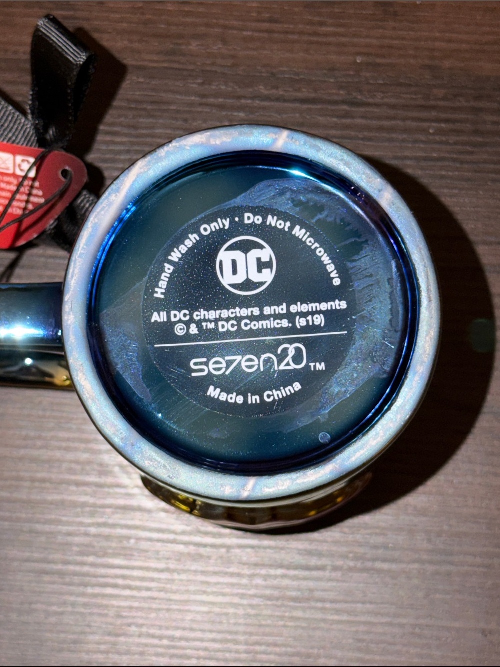 Wonder Woman Iridescent Logo Mug - Picture 3 of 5
